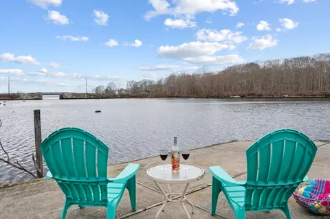 248 Shore Rd, Waterford, CT 06385