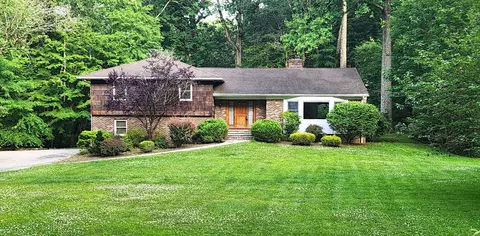 28 Hettiefred Rd, Greenwich, CT 06831