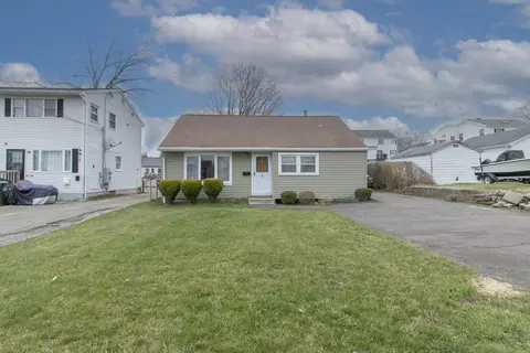 4 6th St, Danbury, CT 06810