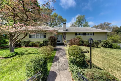 50 Westview Ter, Berlin, CT 06037