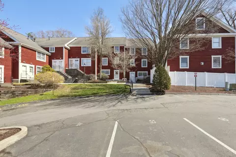 7 Dean St #1-109, Danbury, CT 06810
