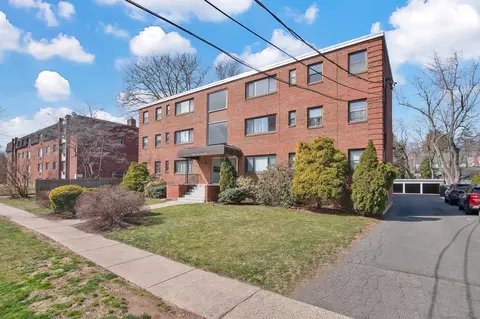 9 Concord St #A4, West Hartford, CT 06119