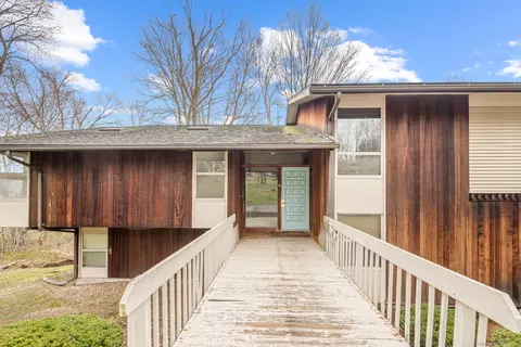 6 Country Squire Dr #E, Cromwell, CT 06416