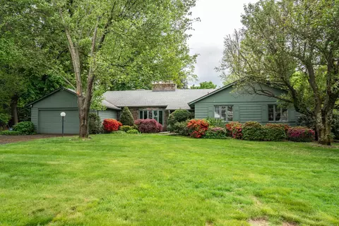 11 W Ridge Dr, West Hartford, CT 06117