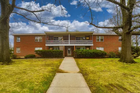 100 Oakwood Ave #B4, West Hartford, CT 06119