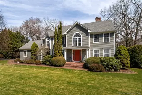 82 Oakridge, Farmington, CT 06085