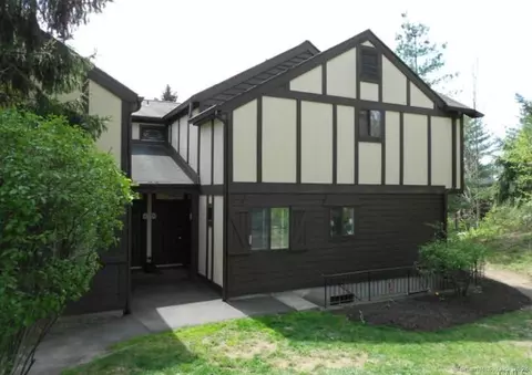 6 Falmouth Ct #6, Brookfield, CT 06804