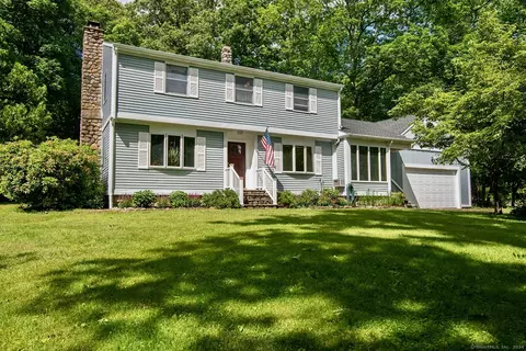 171 Babcock Rd, North Stonington, CT 06359
