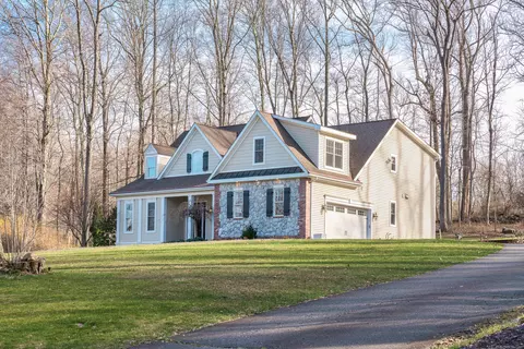 75 Pinnacle Ln, Chester, CT 06412