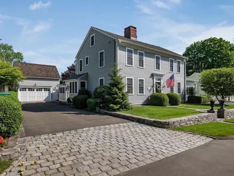 7 Little Point St, Essex, CT 06426