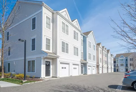 302 Copper Square Dr #302, Bethel, CT 06801