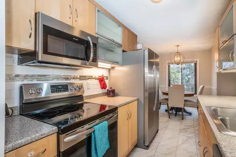 31 Woodsedge Dr #1B, Newington, CT 06111