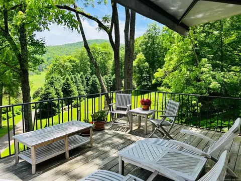 2 Cobble Heights Rd, Kent, CT 06757