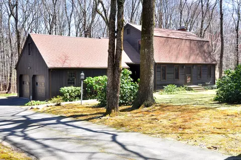 12 Rabbitt Trl, Burlington, CT 06013
