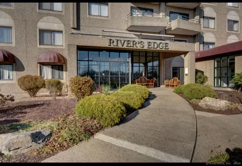 111 Dekoven Dr #103, Middletown, CT 06457