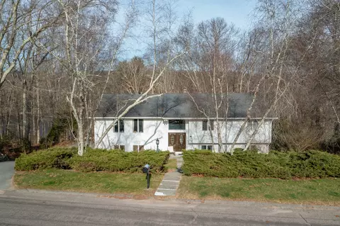 37 Trumbull Rd, Waterford, CT 06385