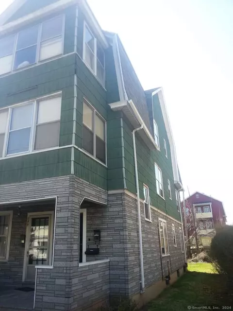 189-191 Standish St, Hartford, CT 06114