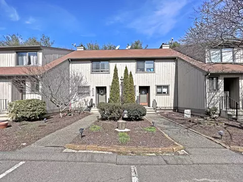 37 Brockton Ct #37, Beacon Falls, CT 06403
