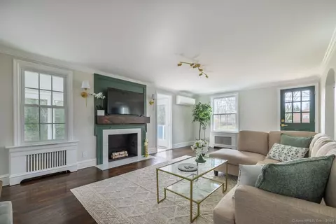 62 Park Ln, Trumbull, CT 06611