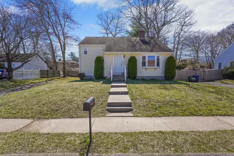 58 Village Ln, Bridgeport, CT 06606