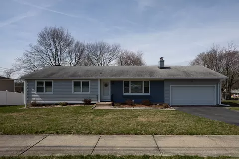 4 Sunflower Cir, West Haven, CT 06516