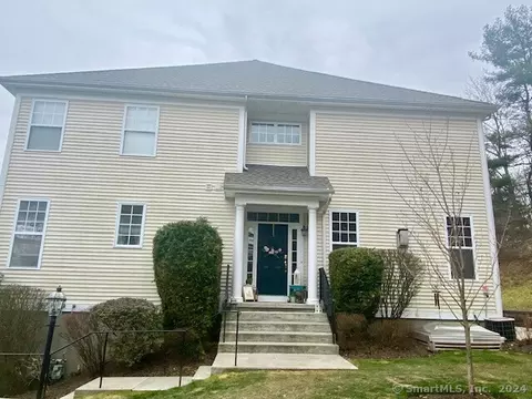 104 Woodcrest Ln #104, Danbury, CT 06810