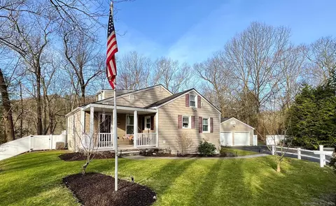 110 Hillside Rd, Southbury, CT 06488