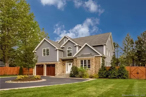 9 Ellen St, Norwalk, CT 06851