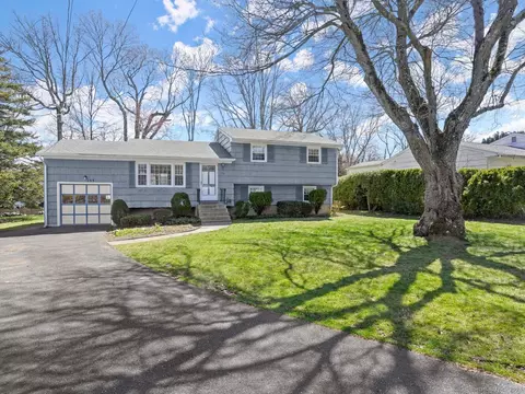 155 Pepperidge Cir, Fairfield, CT 06824