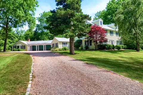 12 School House Rd, Stonington, CT 06355