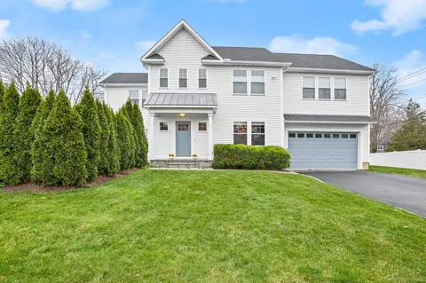 71 Stillson Pl, Fairfield, CT 06824