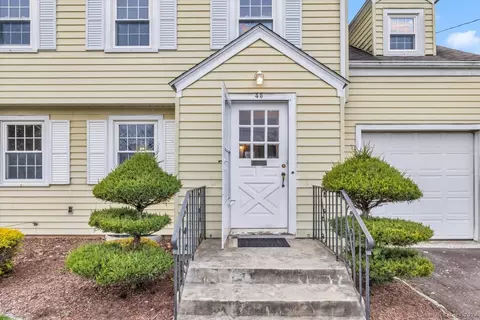 45 Greenhurst Rd, West Hartford, CT 06107