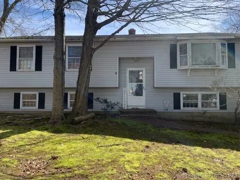 107 Robertson Rd, Hamden, CT 06518