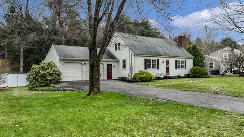 7 Maureen Dr, Simsbury, CT 06070