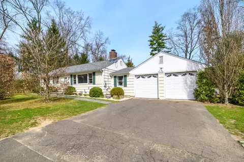 9 Diamondcrest Ln, Stamford, CT 06903