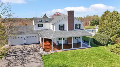 921 Neipsic Rd, Glastonbury, CT 06033