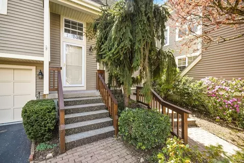 805 Foxboro Dr #805, Norwalk, CT 06851