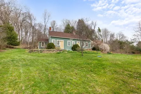 5 Carriage Ln, Roxbury, CT 06783