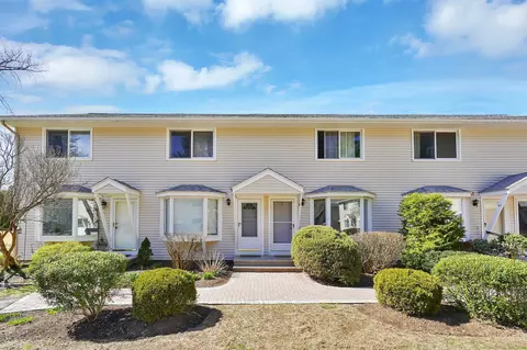 76 Washington Rd #40, Woodbury, CT 06798