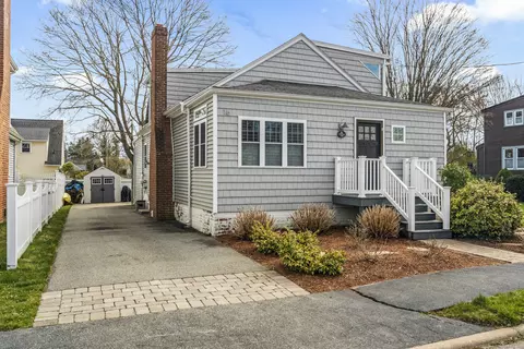16 Laurel St, Waterford, CT 06385