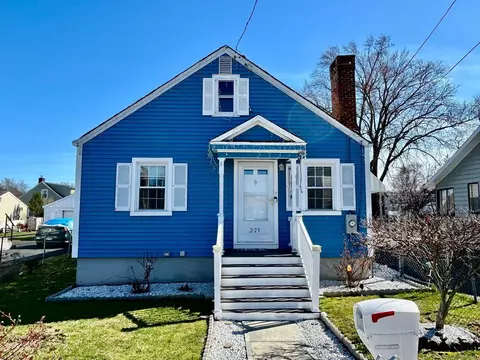 221 Linnmoore St, Hartford, CT 06106