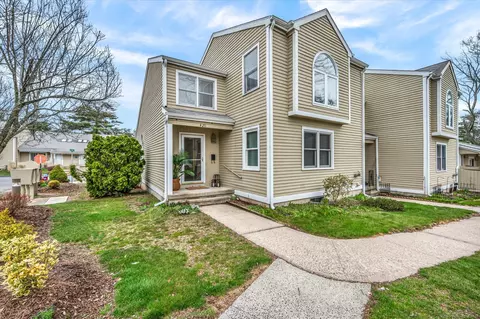 421 Lakeview Dr #421, Southington, CT 06489