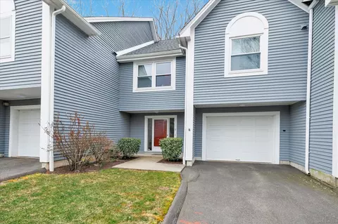 9 Meadow Lake Dr #9, Shelton, CT 06484