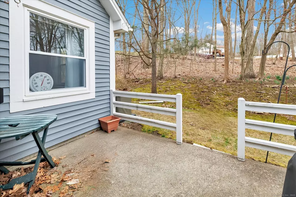 9 Meadow Lake Dr 9, Shelton, CT 06484 28 Photos Movoto