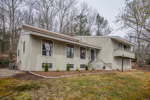 21 Hemlock Ln, Avon, CT 06001