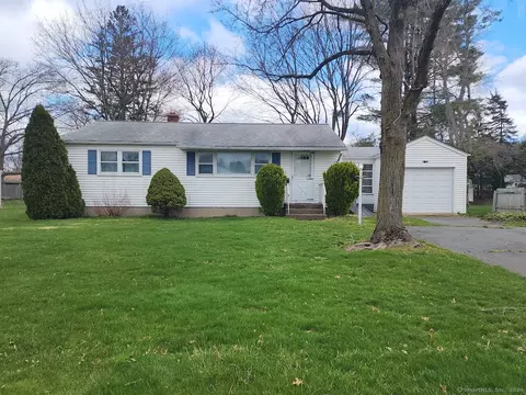 32 Kingsland Ave, Wallingford, CT 06492