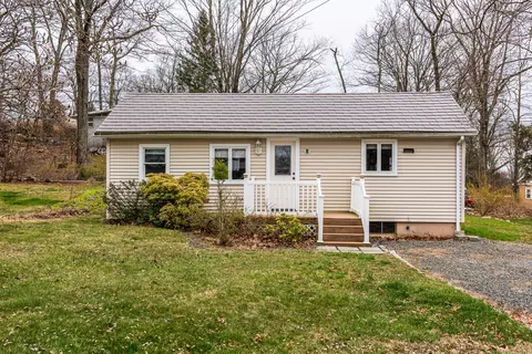 7 Birch Trl, Danbury, CT 06810