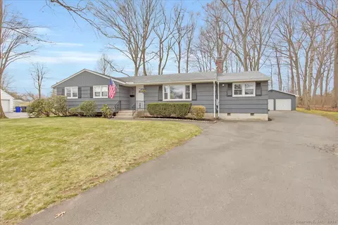 45 Huckleberry Ln, West Hartford, CT 06110