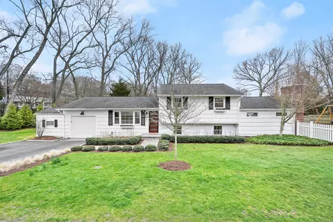 21 Middlebrook Dr, Fairfield, CT 06824