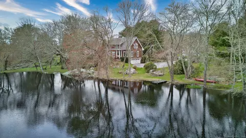 280 S Broad St, Stonington, CT 06379